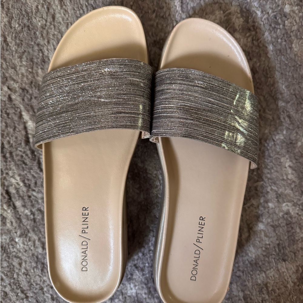 Donald pliner platform Fifi sandal Excellent condition gold - Picture 5 of 11